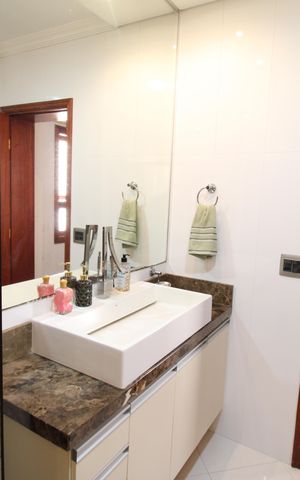 Casa à venda com 388m², 6 quartos e 6 vagasQuarto 1 - Banheiro