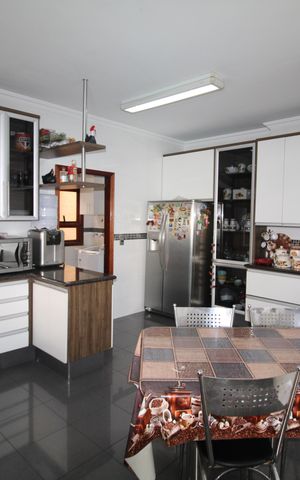 Casa à venda com 388m², 6 quartos e 6 vagasCozinha 2