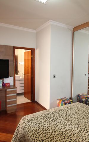 Casa à venda com 388m², 6 quartos e 6 vagasQuarto 4