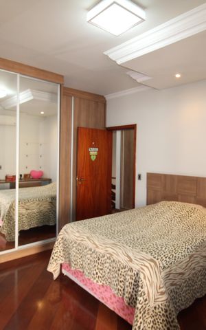 Casa à venda com 388m², 6 quartos e 6 vagasQuarto 4