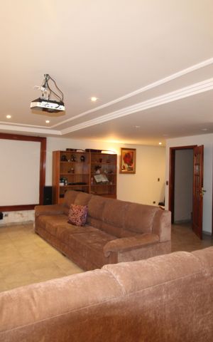 Casa à venda com 388m², 6 quartos e 6 vagasSala 1