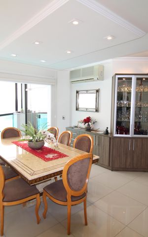 Casa à venda com 388m², 6 quartos e 6 vagasSala de Jantar