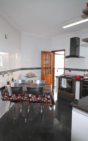 Casa à venda com 388m², 6 quartos e 6 vagasCozinha 2