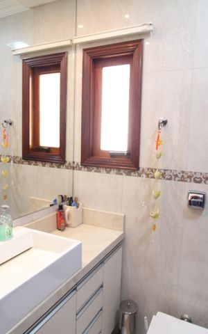 Casa à venda com 388m², 6 quartos e 6 vagasQuarto 2 - Banheiro