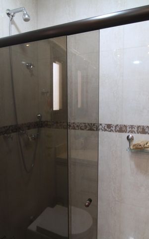 Casa à venda com 388m², 6 quartos e 6 vagasQuarto 2 - Banheiro