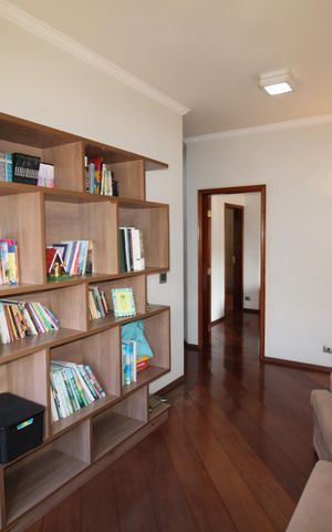 Casa à venda com 388m², 6 quartos e 6 vagasCorredor