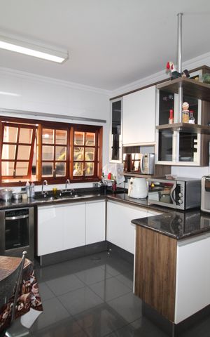 Casa à venda com 388m², 6 quartos e 6 vagasCozinha 2