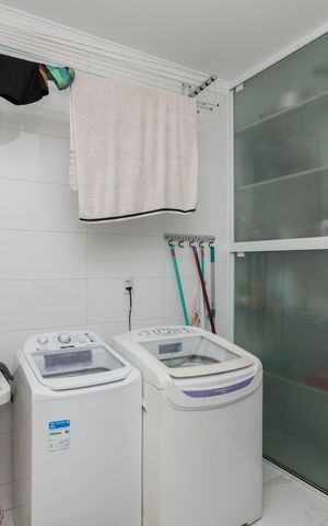 Casa de condomínio para alugar com 340m², 5 quartos e 4 vagas Casa de condomínio para alugar com 340m², 5 quartos e 4 vagasÁrea de Serviço