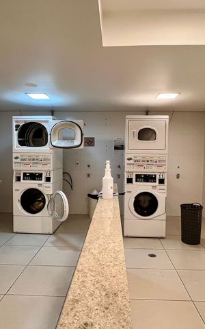 Studio para alugar com 33m², 1 quarto e 1 vaga Studio para alugar com 33m², 1 quarto e 1 vagaLavanderia