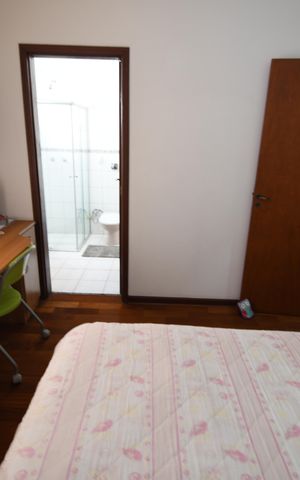 Casa à venda com 280m², 3 quartos e 4 vagasQuarto Suíte 2
