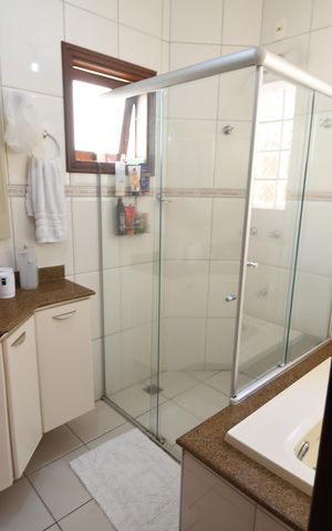 Casa à venda com 280m², 3 quartos e 4 vagasBanheiro Suíte 3