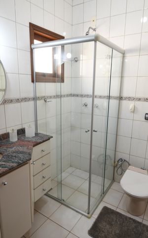 Casa à venda com 280m², 3 quartos e 4 vagasBanheiro Suíte 2
