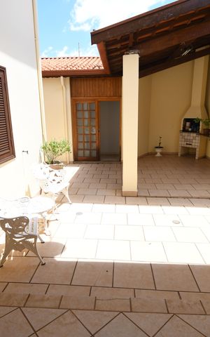 Casa à venda com 280m², 3 quartos e 4 vagasChurrasqueira