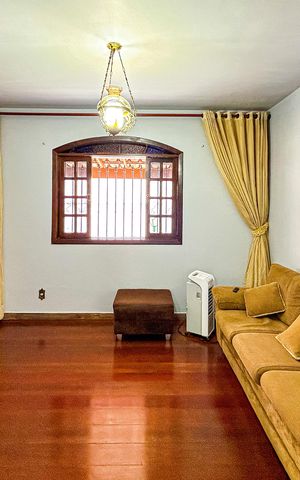 Casa à venda com 181m², 3 quartos e 4 vagas