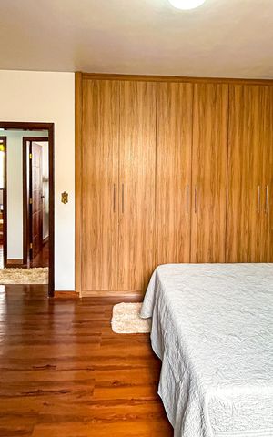 Casa à venda com 181m², 3 quartos e 4 vagas