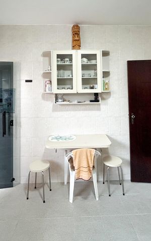 Casa à venda com 181m², 3 quartos e 4 vagas