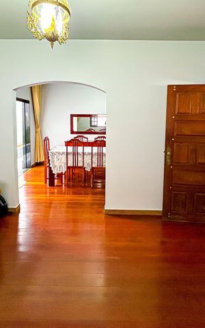 Casa à venda com 181m², 3 quartos e 4 vagas
