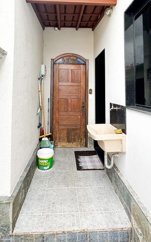 Casa à venda com 181m², 3 quartos e 4 vagas