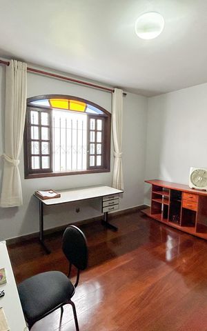 Casa à venda com 181m², 3 quartos e 4 vagas