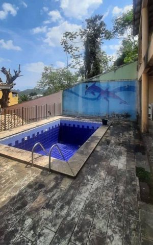 Casa de condomínio à venda com 310m², 3 quartos e 2 vagas Casa de condomínio à venda com 310m², 3 quartos e 2 vagasÁrea externa