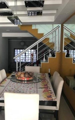 Casa de condomínio à venda com 310m², 3 quartos e 2 vagas Casa de condomínio à venda com 310m², 3 quartos e 2 vagasSala