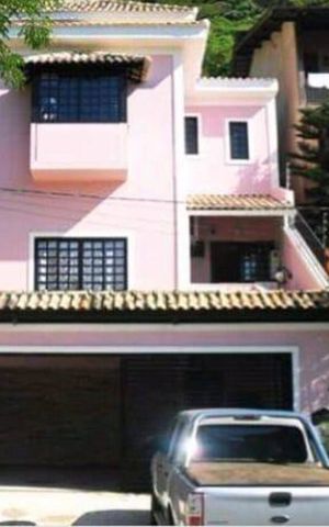 Casa de condomínio à venda com 310m², 3 quartos e 2 vagas Casa de condomínio à venda com 310m², 3 quartos e 2 vagasFachada