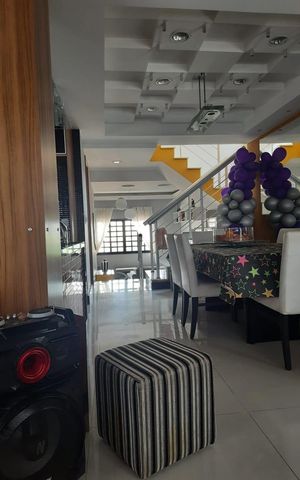 Casa de condomínio à venda com 310m², 3 quartos e 2 vagas Casa de condomínio à venda com 310m², 3 quartos e 2 vagasSala