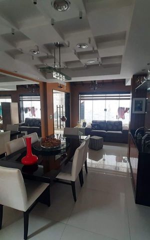Casa de condomínio à venda com 310m², 3 quartos e 2 vagas Casa de condomínio à venda com 310m², 3 quartos e 2 vagasSala