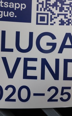 Casa à venda com 70m², 2 quartos e 2 vagasFachada