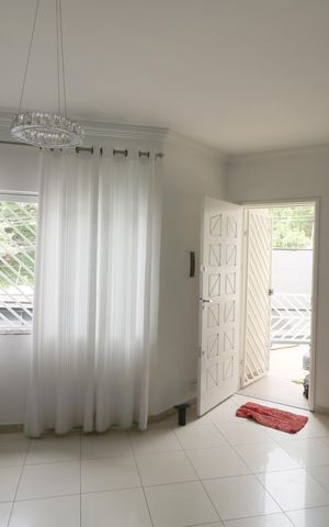 Casa à venda com 70m², 2 quartos e 2 vagasSala