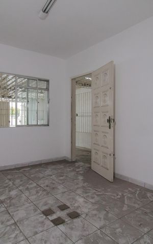 Casa para alugar com 30m², 3 quartos e 1 vaga Casa para alugar com 30m², 3 quartos e 1 vagaSala