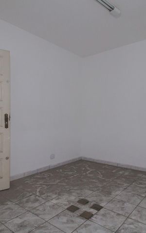 Casa para alugar com 30m², 3 quartos e 1 vaga Casa para alugar com 30m², 3 quartos e 1 vagaSala