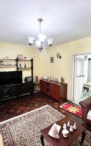 Casa à venda com 238m², 3 quartos e 2 vagasSala