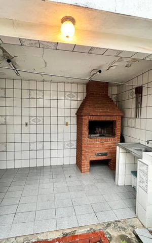 Casa à venda com 238m², 3 quartos e 2 vagasChurrasqueira
