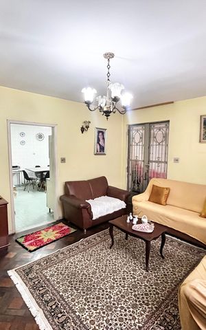 Casa à venda com 238m², 3 quartos e 2 vagasSala