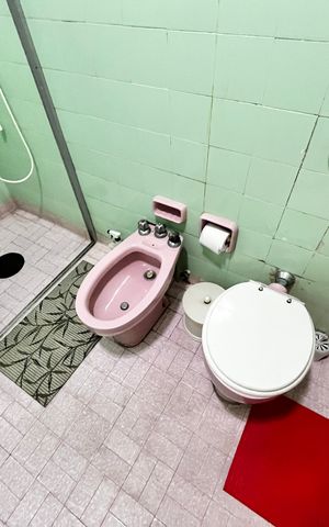 Casa à venda com 238m², 3 quartos e 2 vagasBanheiro