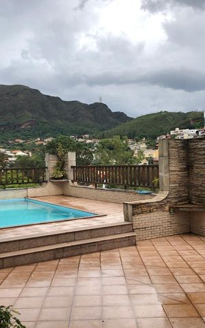 Casa à venda com 563m², 4 quartos e 8 vagas
