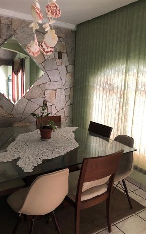 Casa à venda com 159m², 4 quartos e 2 vagas