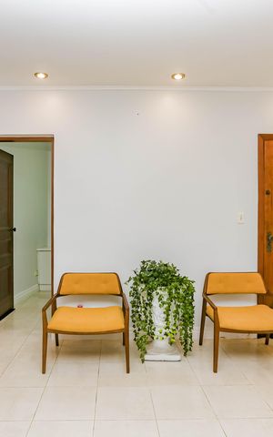 Casa de condomínio à venda com 245m², 4 quartos e 4 vagas Casa de condomínio à venda com 245m², 4 quartos e 4 vagasSala