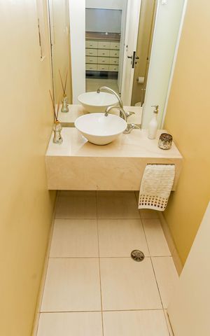 Casa de condomínio à venda com 245m², 4 quartos e 4 vagas Casa de condomínio à venda com 245m², 4 quartos e 4 vagasLavabo