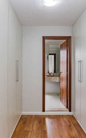 Casa de condomínio à venda com 245m², 4 quartos e 4 vagas Casa de condomínio à venda com 245m², 4 quartos e 4 vagasCloset da suíte 1