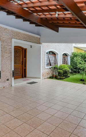 Casa de condomínio à venda com 245m², 4 quartos e 4 vagas Casa de condomínio à venda com 245m², 4 quartos e 4 vagasGaragem