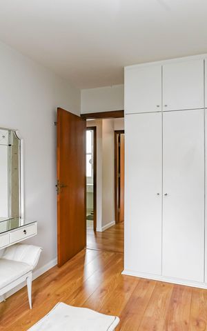 Casa de condomínio à venda com 245m², 4 quartos e 4 vagas Casa de condomínio à venda com 245m², 4 quartos e 4 vagasQuarto 1