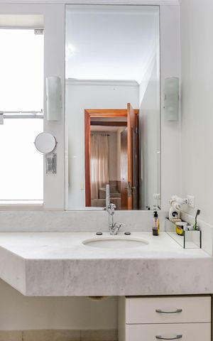 Casa de condomínio à venda com 245m², 4 quartos e 4 vagas Casa de condomínio à venda com 245m², 4 quartos e 4 vagasBanheiro Social
