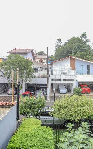 Casa de condomínio à venda com 245m², 4 quartos e 4 vagas Casa de condomínio à venda com 245m², 4 quartos e 4 vagasVista