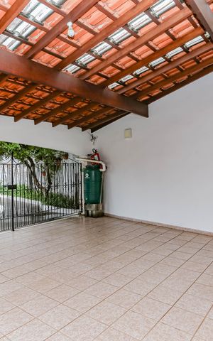 Casa de condomínio à venda com 245m², 4 quartos e 4 vagas Casa de condomínio à venda com 245m², 4 quartos e 4 vagasGaragem