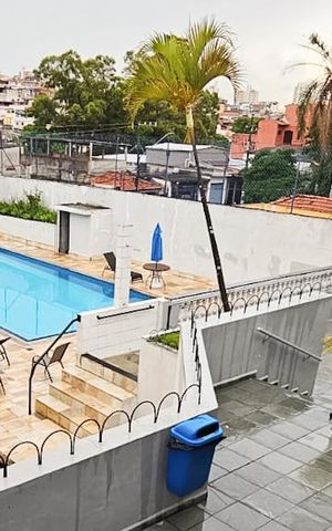 Casa de condomínio à venda com 245m², 4 quartos e 4 vagas Casa de condomínio à venda com 245m², 4 quartos e 4 vagasÁrea comum - Piscina
