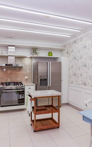 Casa de condomínio à venda com 245m², 4 quartos e 4 vagas Casa de condomínio à venda com 245m², 4 quartos e 4 vagasCozinha