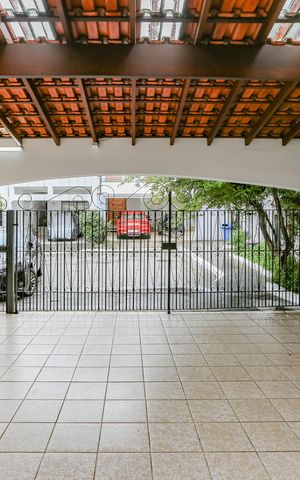 Casa de condomínio à venda com 245m², 4 quartos e 4 vagas Casa de condomínio à venda com 245m², 4 quartos e 4 vagasGaragem