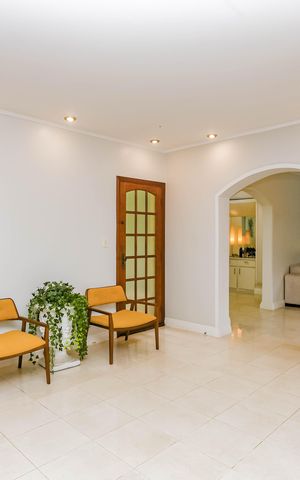Casa de condomínio à venda com 245m², 4 quartos e 4 vagas Casa de condomínio à venda com 245m², 4 quartos e 4 vagasSala